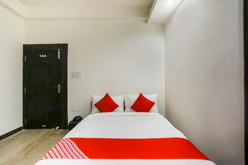 OYO Flagship 39786 OXY Royal Residency 5