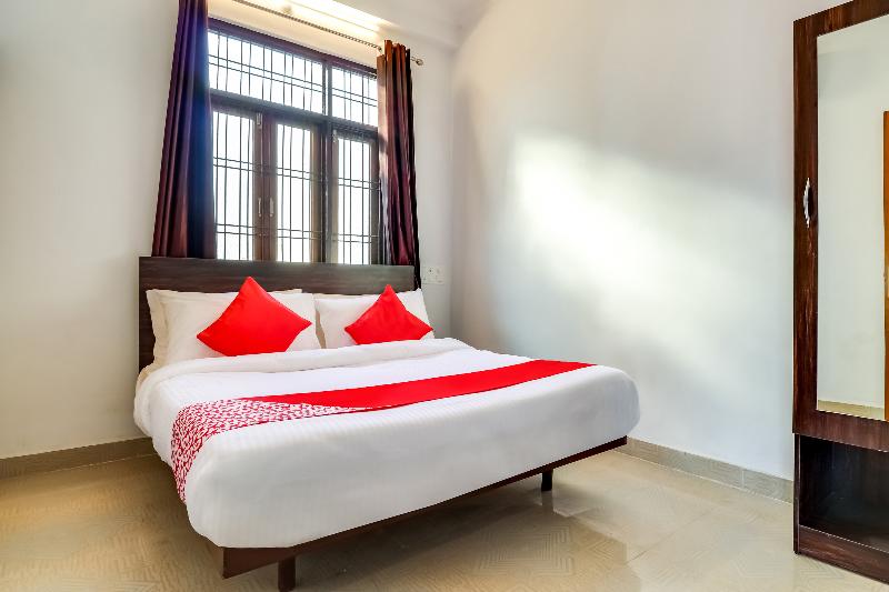 OYO Flagship 70748 The Velvet Chinhat Tiraha image