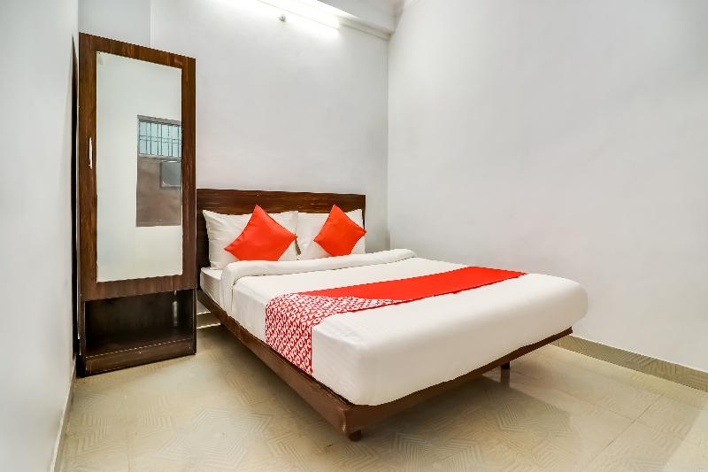 OYO Flagship 70748 The Velvet Chinhat Tiraha image