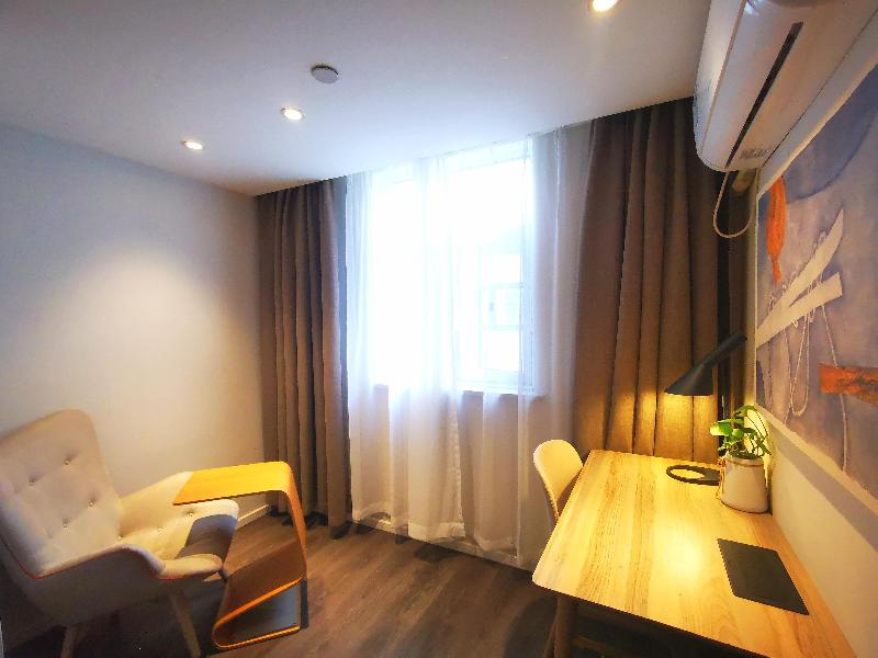 Hotel Hanting Premium (Wuhan Guanggu Pedestrian Street C