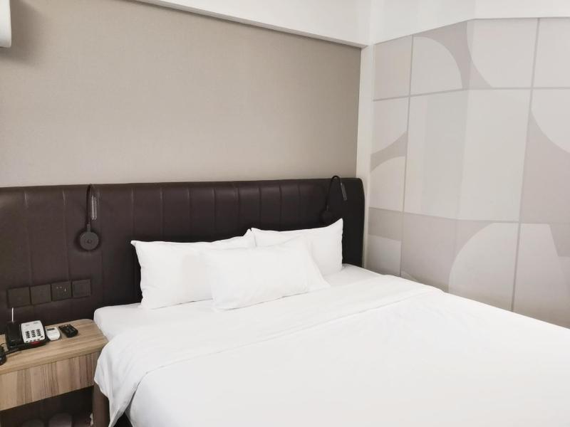 Hanting Hotel (Wuhan Guanggu Pedestrian Street Bus