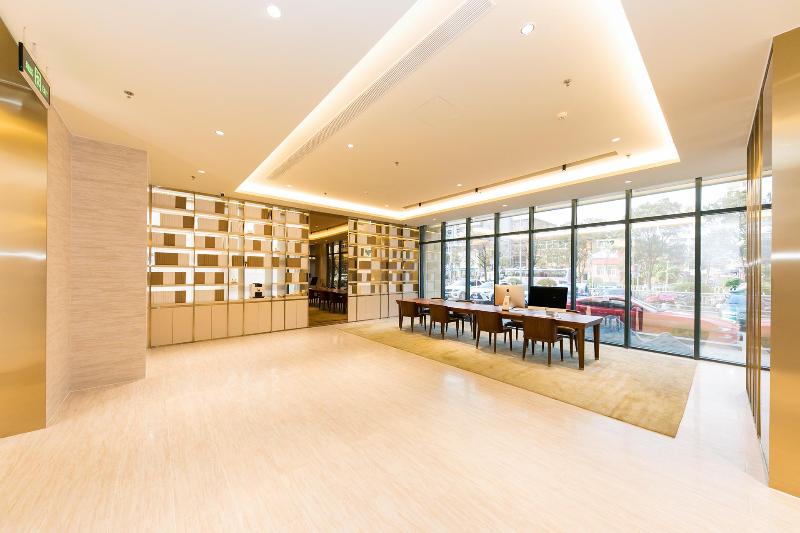 Lobby & Reception