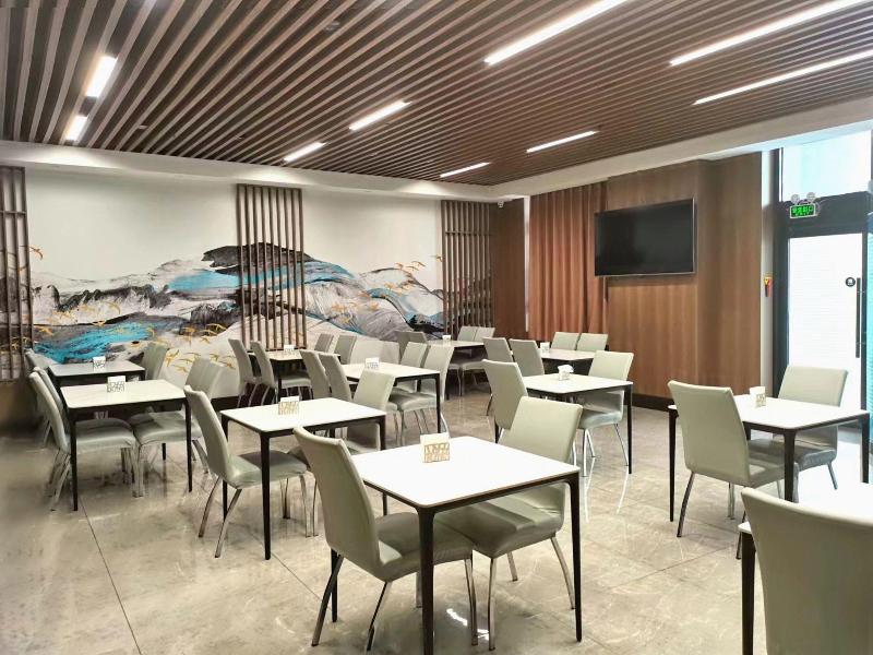 Starway Hotel(Fuxin Jiefang Plaza store) image 1