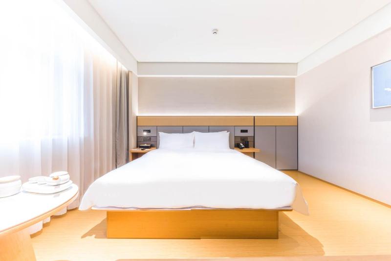 Bed room