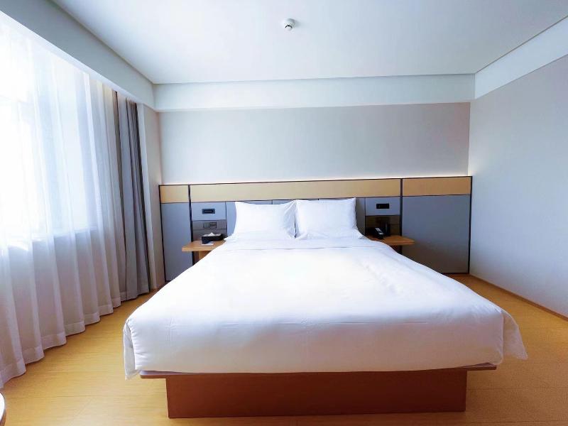 Bed room