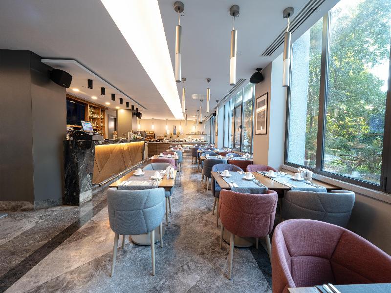 Radisson Hotel Istanbul Harbiye image