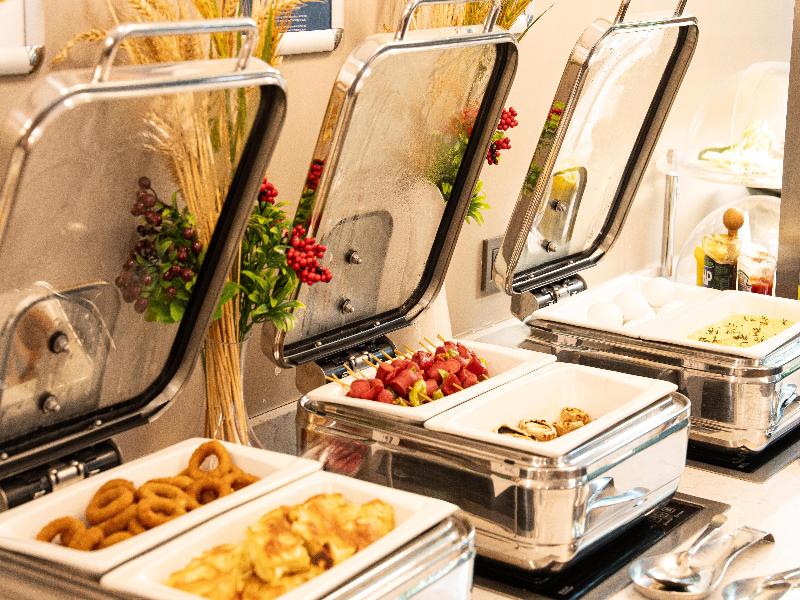 Radisson Hotel Istanbul Harbiye image