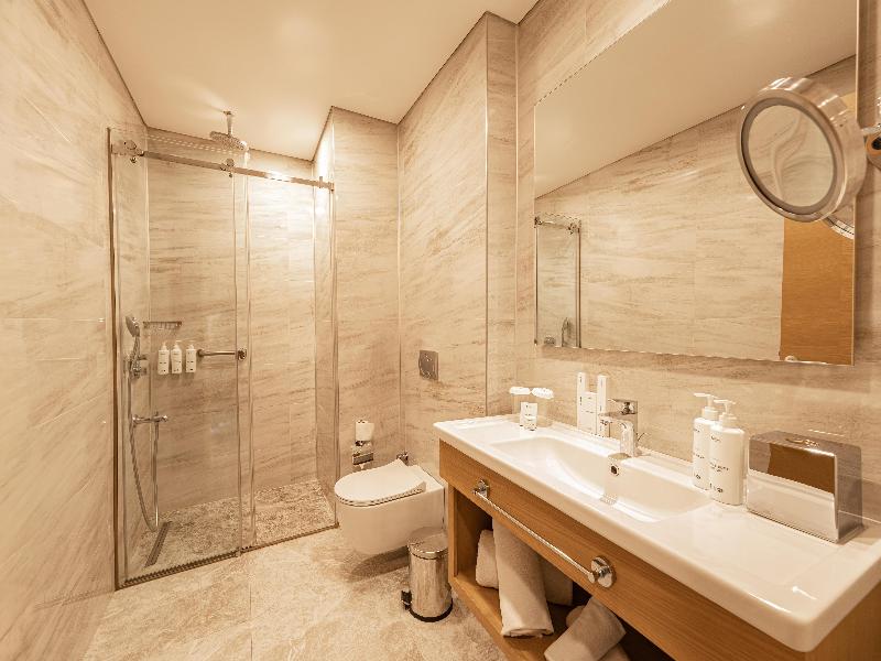 Radisson Hotel Istanbul Harbiye image