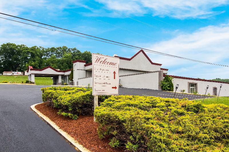 Red Roof Inn New Stanton image