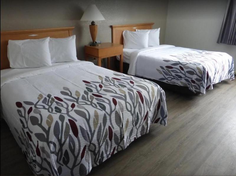 Red Roof Inn New Stanton image