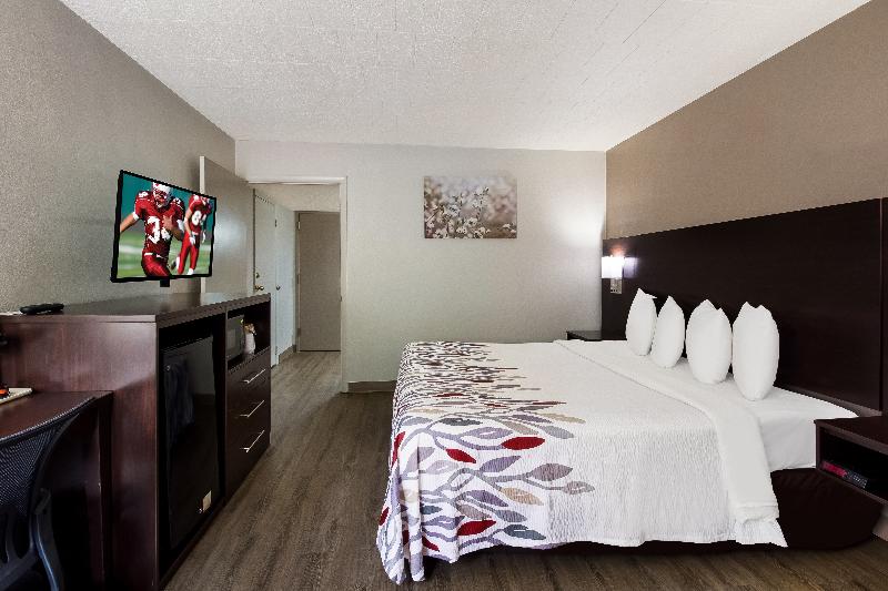 Red Roof Inn New Stanton image