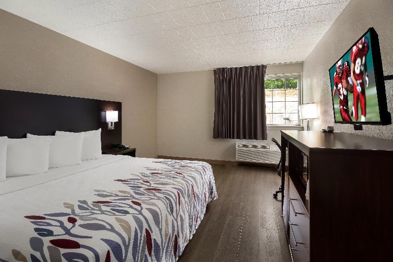 Red Roof Inn New Stanton image