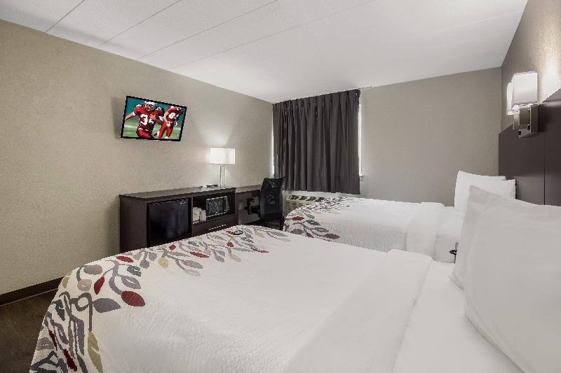 Red Roof Inn New Stanton image