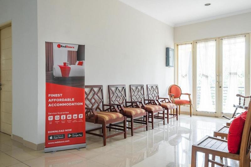 Formerly RedDoorz near Siloam Karawaci 3 image