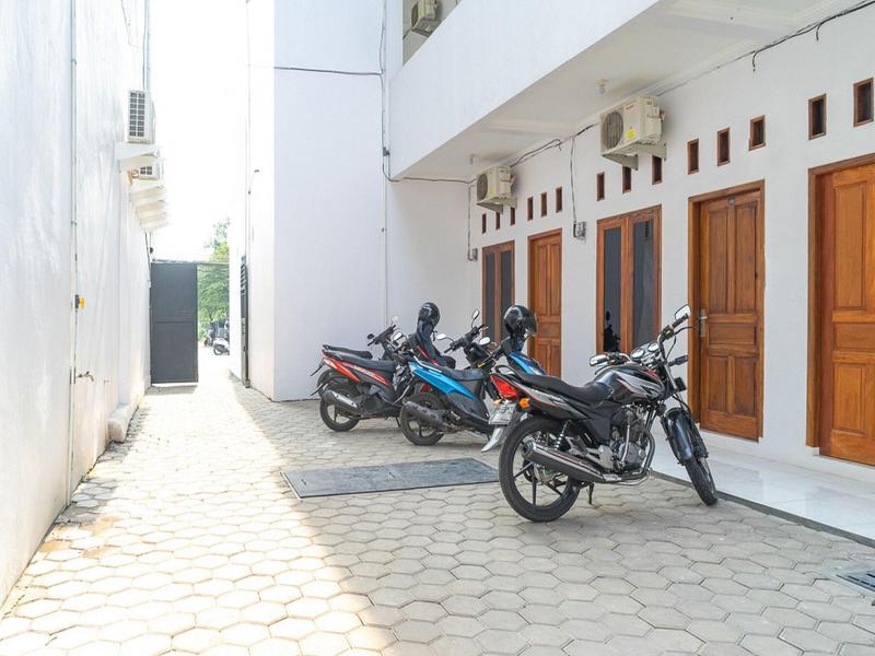 Formerly RedDoorz Syariah Jatisampurna Hospital image