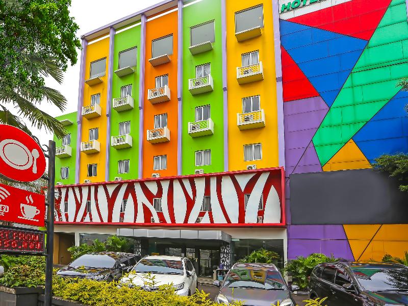 Super Oyo Townhouse Oak Ht Fiducia Pondok Gede image