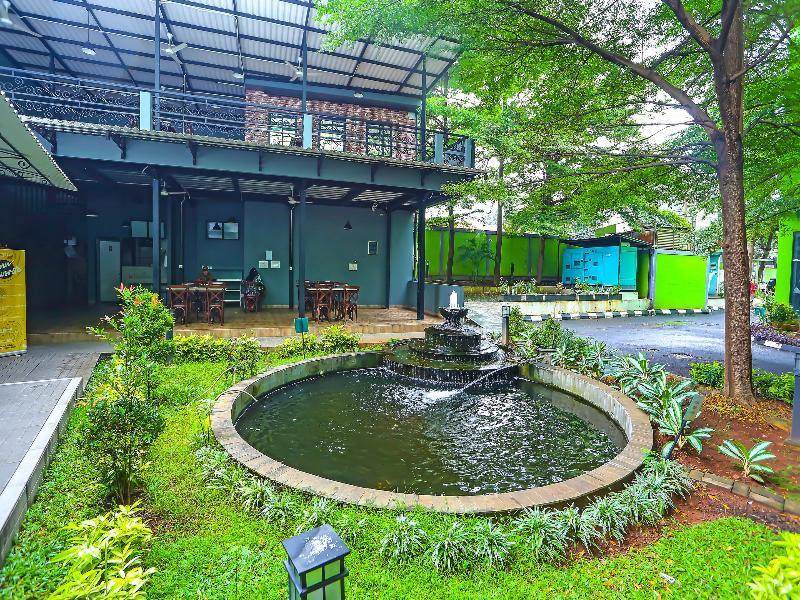 Super Oyo Townhouse Oak Ht Fiducia Pondok Gede image