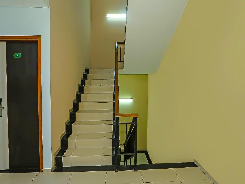 Super Oyo Townhouse Oak Ht Fiducia Pondok Gede image