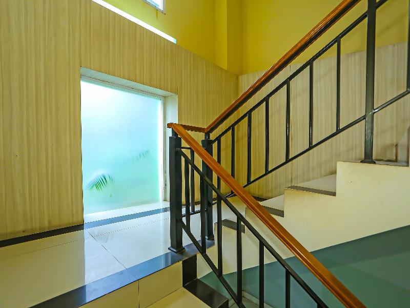 Super Oyo Townhouse Oak Ht Fiducia Pondok Gede image
