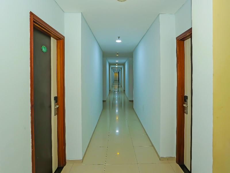 Super Oyo Townhouse Oak Ht Fiducia Pondok Gede image