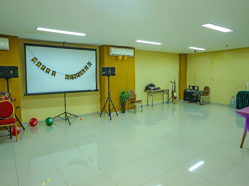 Super Oyo Townhouse Oak Ht Fiducia Pondok Gede image
