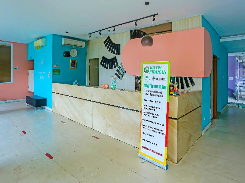 Super Oyo Townhouse Oak Ht Fiducia Pondok Gede image