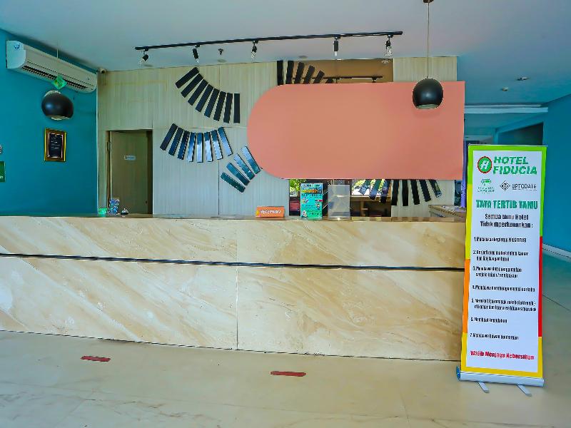 Super Oyo Townhouse Oak Ht Fiducia Pondok Gede image