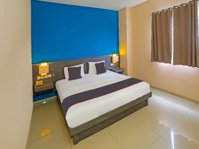 Super Oyo Townhouse Oak Ht Fiducia Pondok Gede image