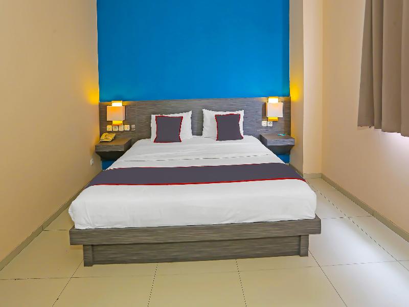 Super Oyo Townhouse Oak Ht Fiducia Pondok Gede image
