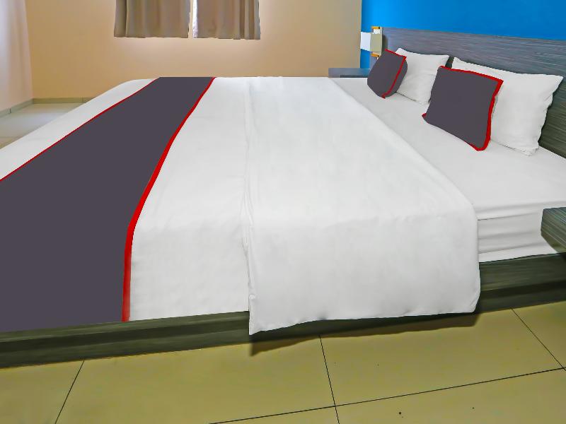 Super Oyo Townhouse Oak Ht Fiducia Pondok Gede image