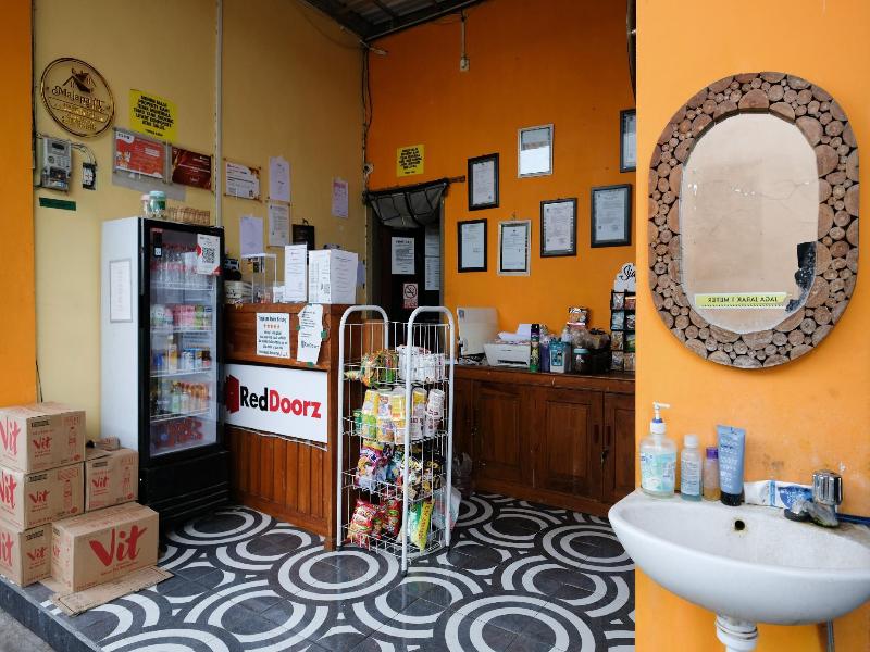 Formerly RedDoorz near Mojokerto Train Station image