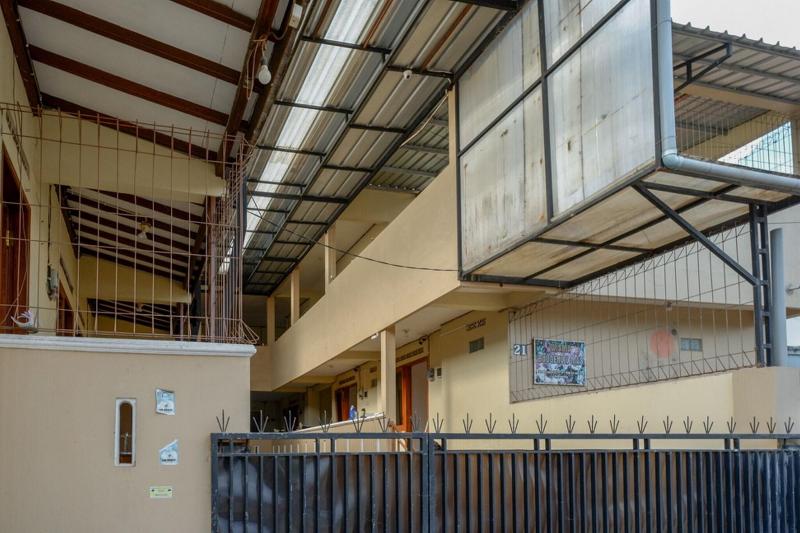 Formerly RedDoorz Syariah near GOR Satria 4 image