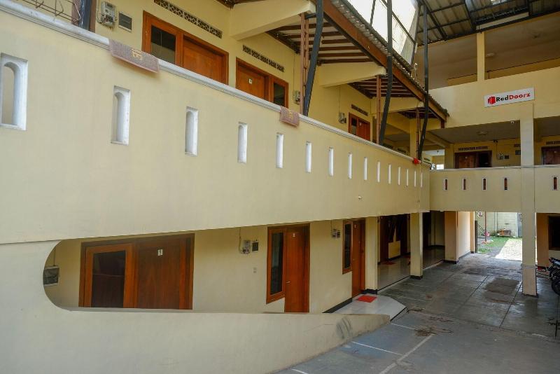 Formerly RedDoorz Syariah near GOR Satria 4 image