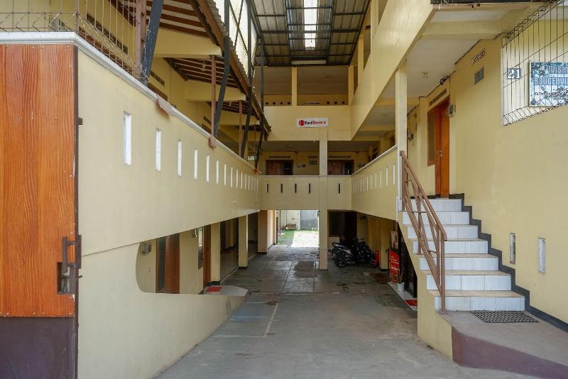Formerly RedDoorz Syariah near GOR Satria 4 image
