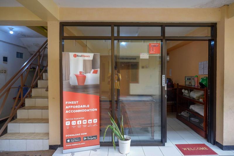 Formerly RedDoorz Syariah near GOR Satria 4 image