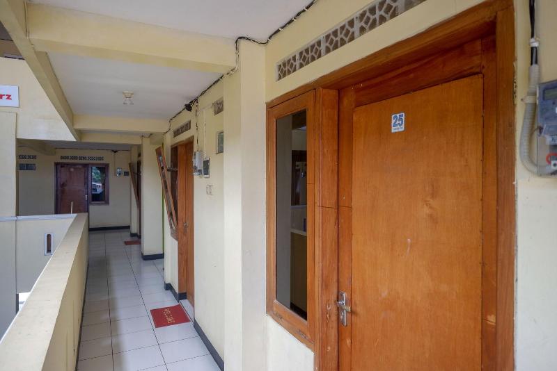 Formerly RedDoorz Syariah near GOR Satria 4 image