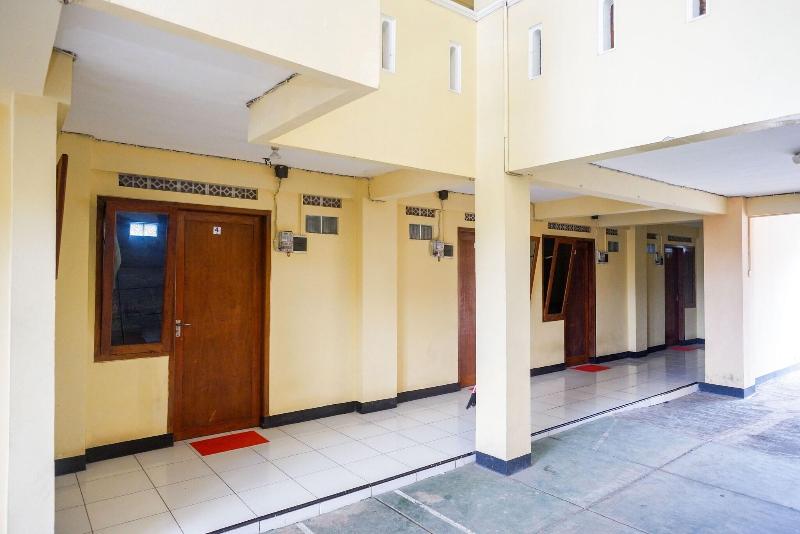 Formerly RedDoorz Syariah near GOR Satria 4 image