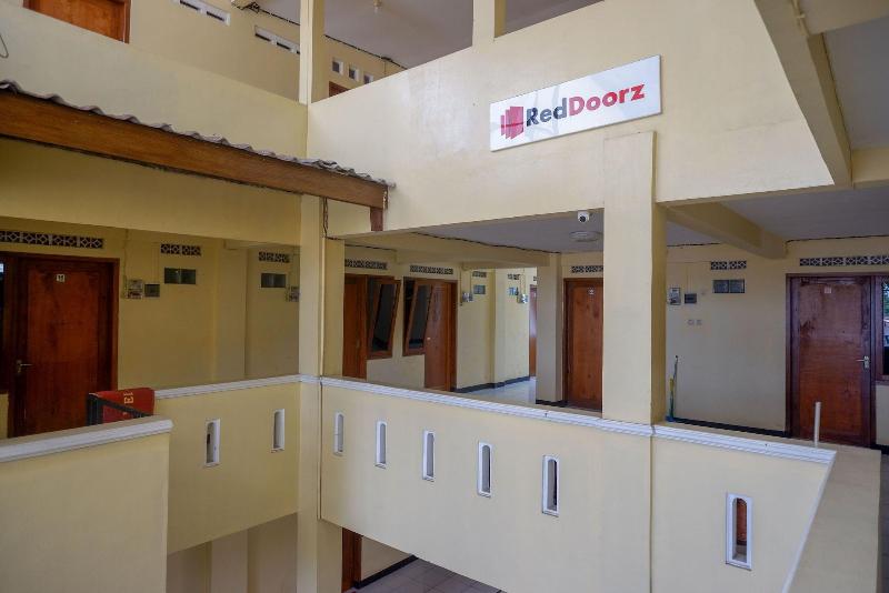 Formerly RedDoorz Syariah near GOR Satria 4 image