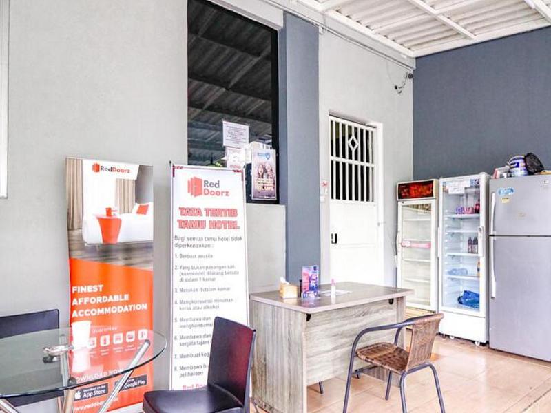 Formerly RedDoorz @ Citraland Surabaya image