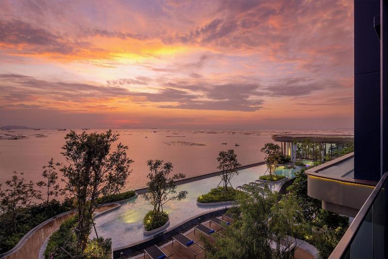 S. Sriracha Hotel & Residence image