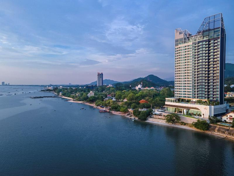 S. Sriracha Hotel & Residence image