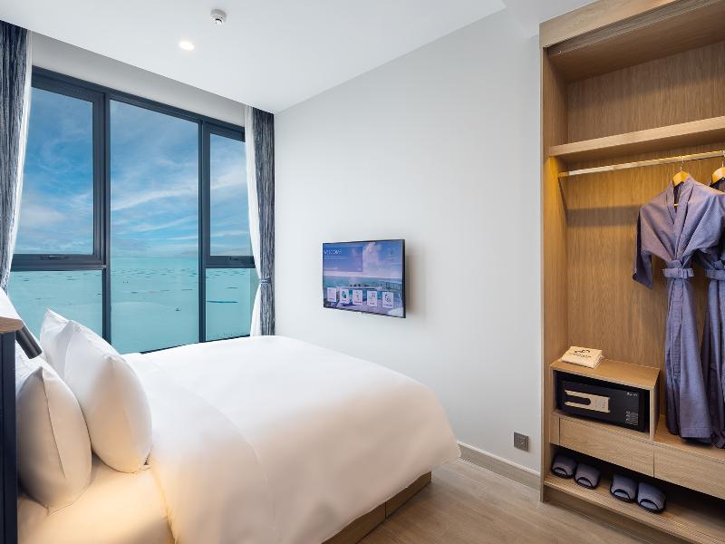 S. Sriracha Hotel & Residence image