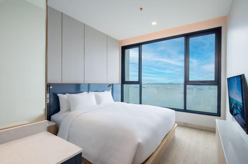 S. Sriracha Hotel & Residence image