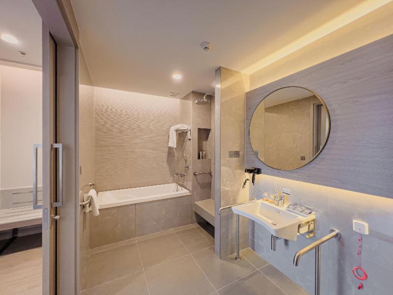 S. Sriracha Hotel & Residence image