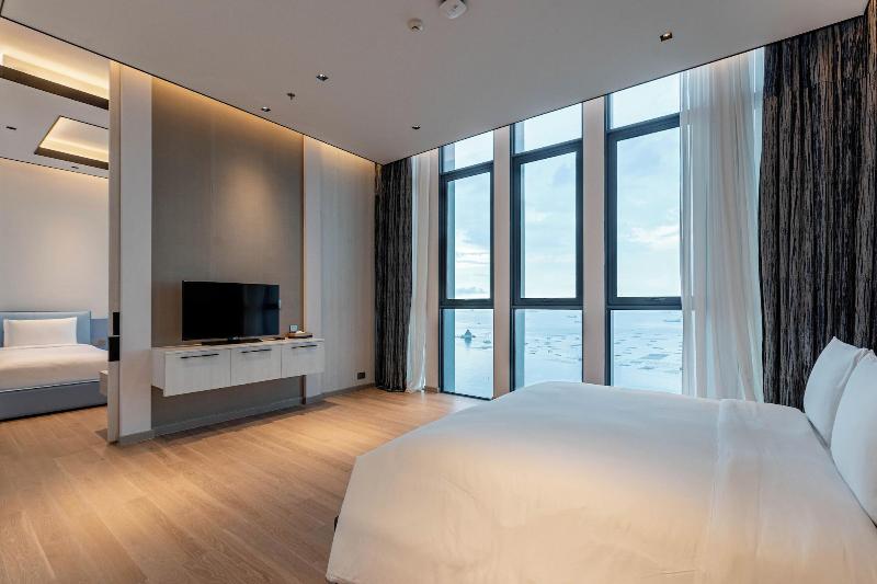 S. Sriracha Hotel & Residence image