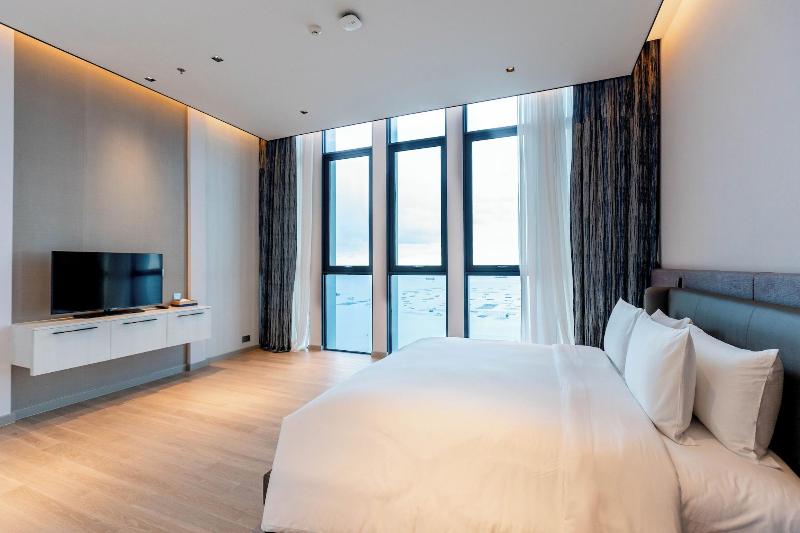 S. Sriracha Hotel & Residence image