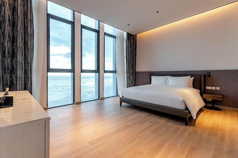 S. Sriracha Hotel & Residence image