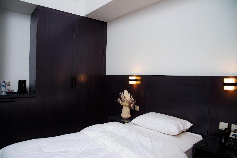 Garden City Hotel image