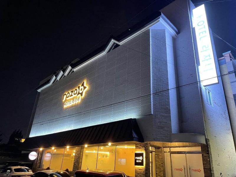 Hotel raza b image