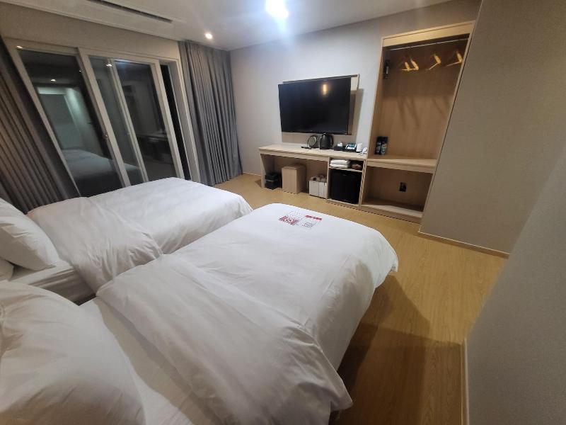 Hotel raza b image